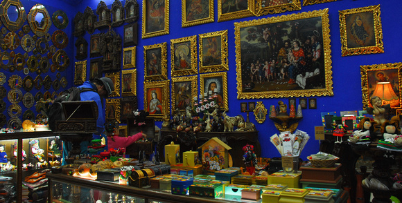 Cuzco souvenir and art store
